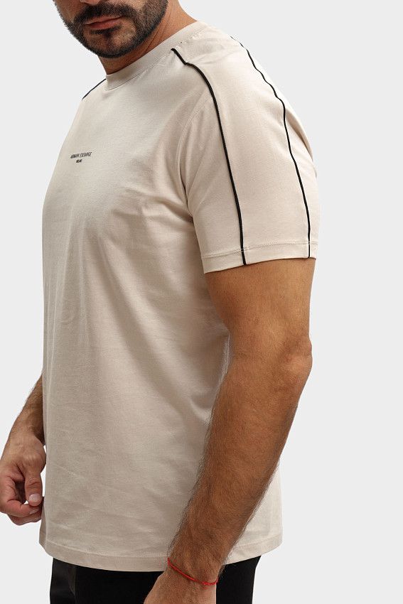 Футболка Armani Exchange Молочный