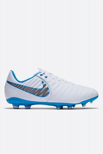 Футбольные бутсы Nike