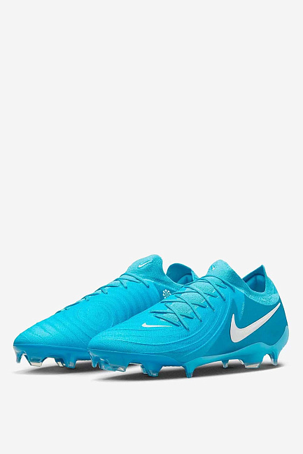 Футбольные бутсы Nike